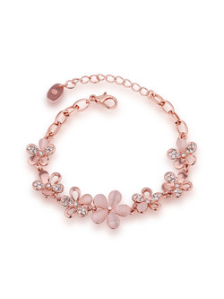 Rhinestone Detail Flower Chain Bracelet
