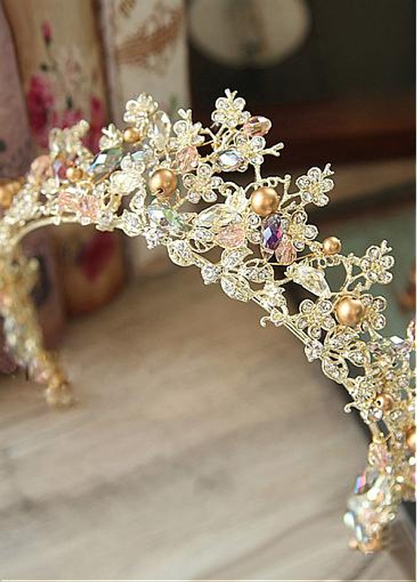 In Stock Delicate Alloy Wedding Tiaras With Rhinestones