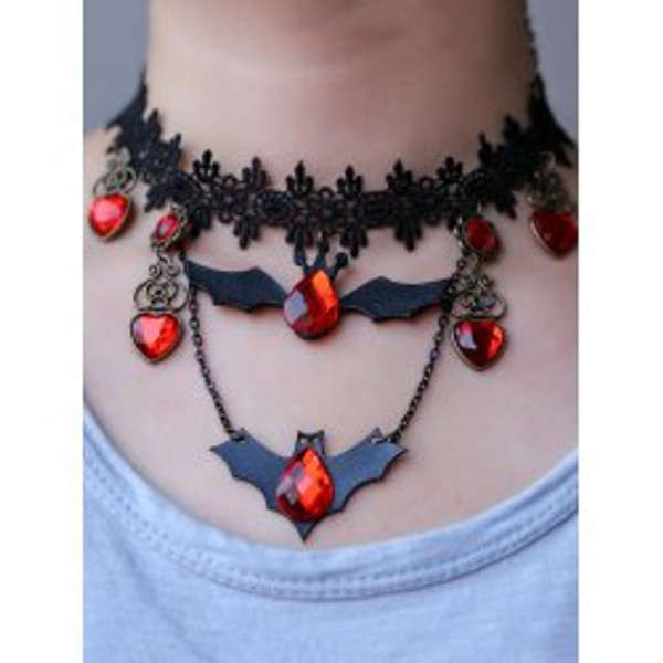 Fashion Faux Crystal Heart Bat Halloween Necklace