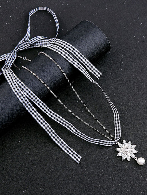 Cheap Way Plaid Ribbon Flower-Shaped Pendant Necklace