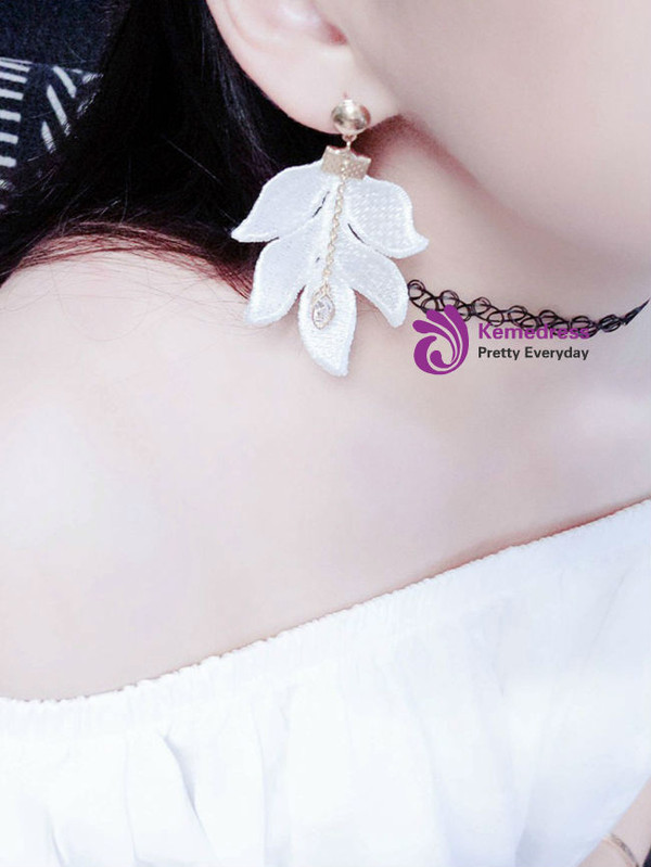 Cheap White Leaf Lace Earrings