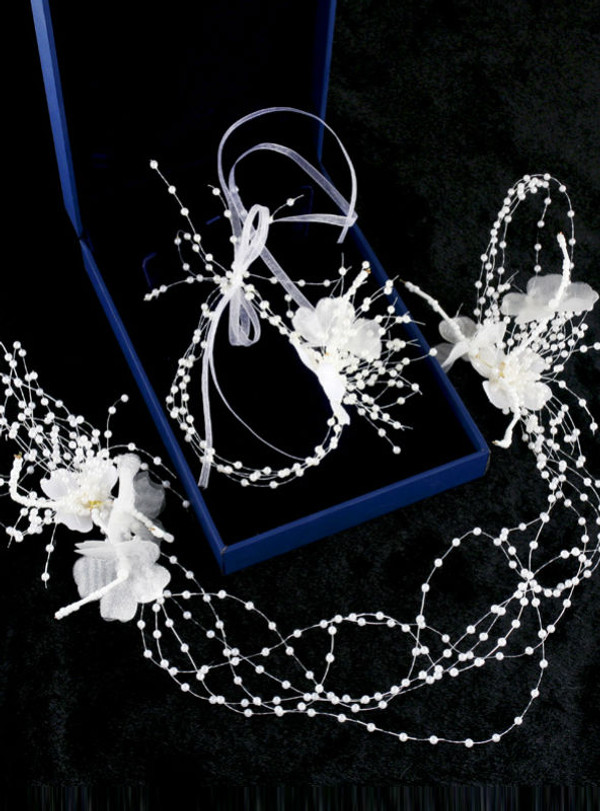 The bride wedding flower hair accessories simple sweet
