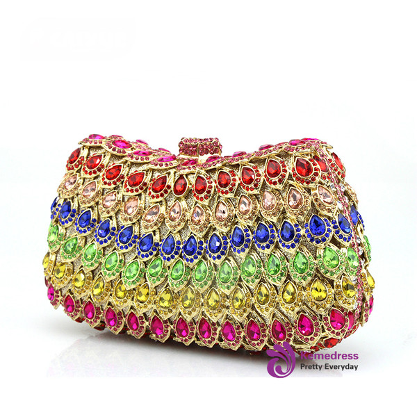 Hand holding dinner bag bag with fashion metal diamond