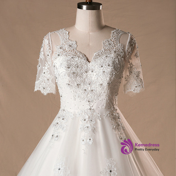 White Tulle Short Sleeve Backless V-neck Appliques Wedding Dress