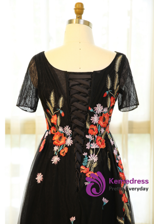 Plus Size Black Tulle Short Sleeve Embroidery V-neck Prom Dress