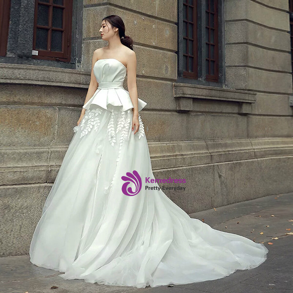 White Strapless Satin Tulle Backless Appliques Wedding Dress