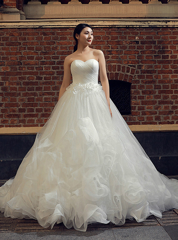 White Ball Gown Tulle Sweetheart Neck Ruffle Wedding Dress
