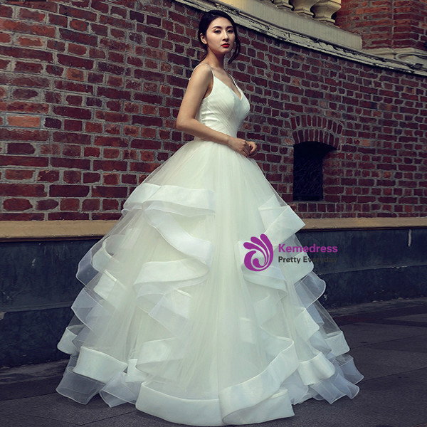 White Tulle Spaghetti Straps Backless Floor Length Wedding Dress