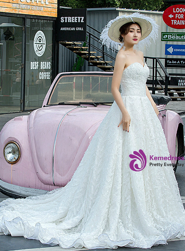 White Ball Gown Tulle Sweetheart Neck Backless Wedding Dress