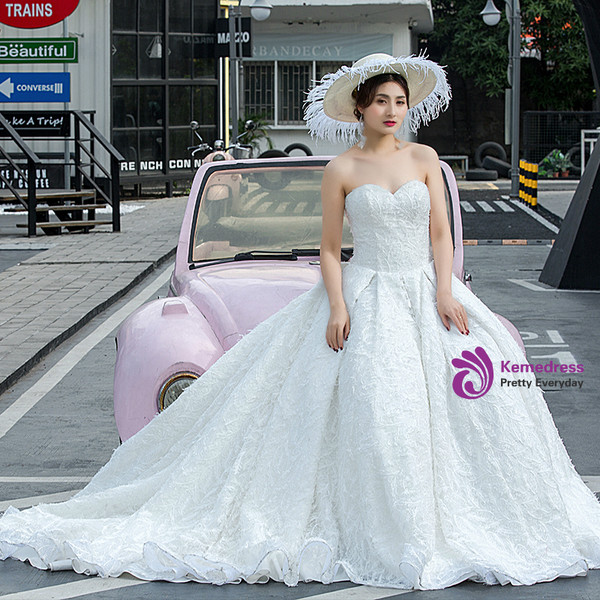 White Ball Gown Tulle Sweetheart Neck Backless Wedding Dress
