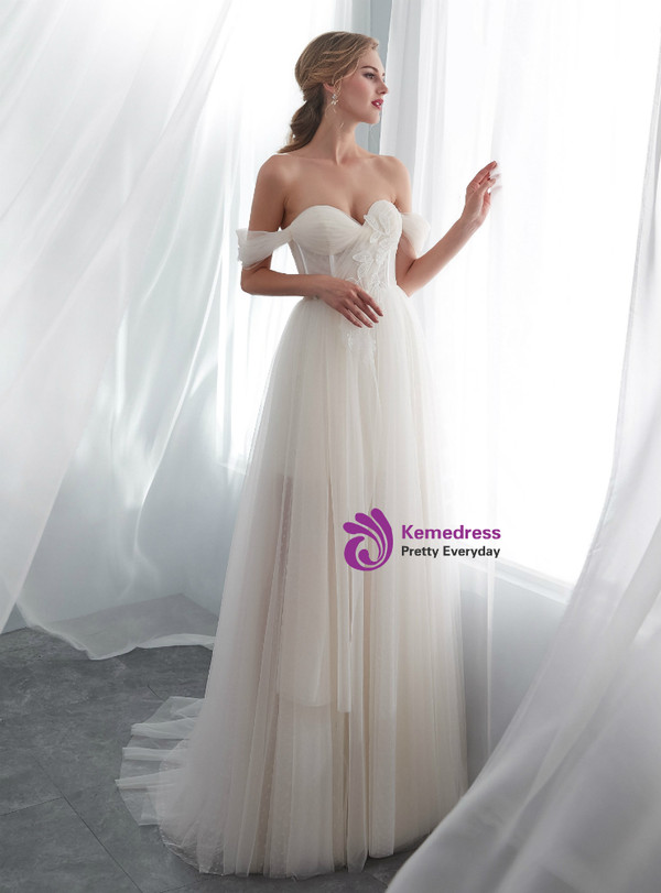 Beach Champagne Tulle Sweetheart Neck Backless Wedding Dress