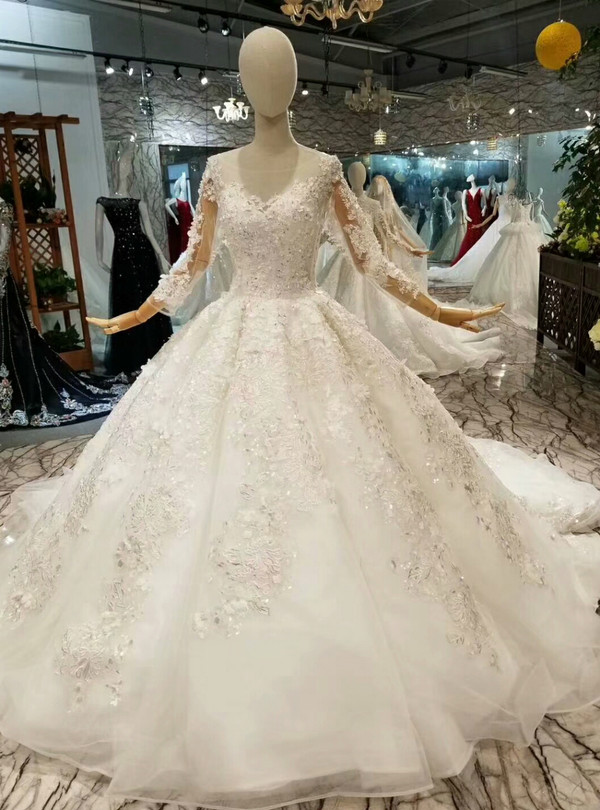Ball Gown Tulle Lace Appliques Long Sleeve Bateau Wedding Dress With Beading