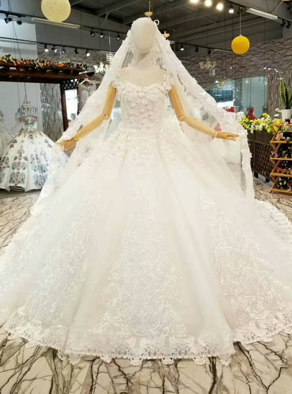 Ball Gown Tulle Appliques Bateau Cap Sleeve Wedding Dress With Beading