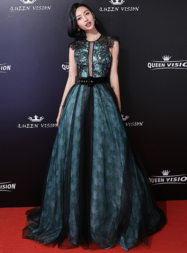 Shop 2019 Long & Short In Stock:Ship in 48 Hours Green Tulle Lace Long Prom Dress With Factory Price From Kemedress