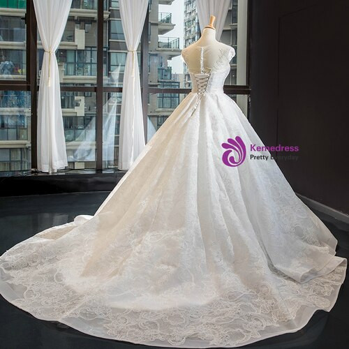 Romantic White Tulle Lace Cap Sleeve Luxury Wedding Dress With Train