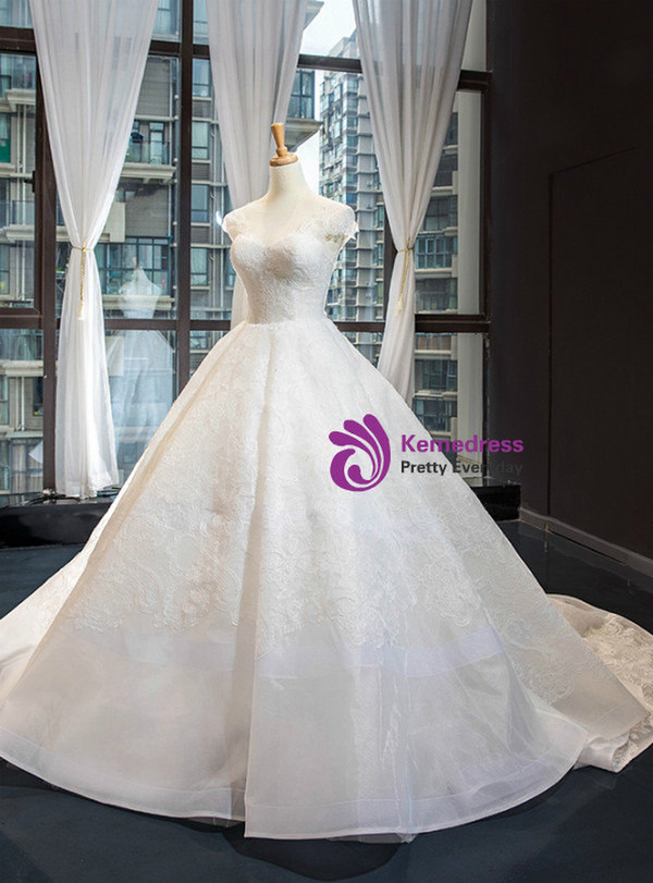 Romantic White Tulle Lace Cap Sleeve Luxury Wedding Dress With Train