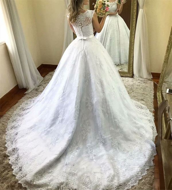 White Tulle Lace Appliques Sleeveless Floor Length Wedding Dress With Bow