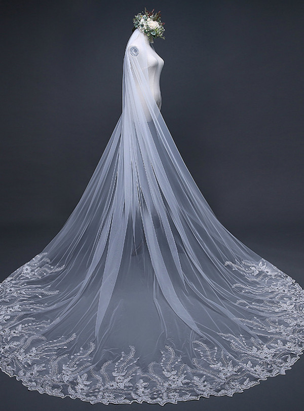 In Stock:Ship in 48 Hours Lace Yarn Appliques With Big Wedding Veils