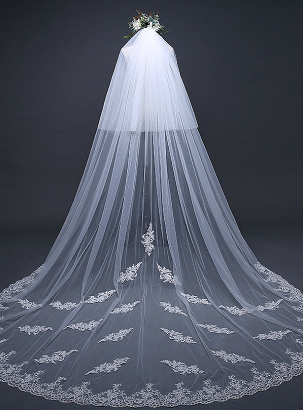 In Stock:Ship in 48 Hours Beige White Lace Appliques Tulle Bride Yarn