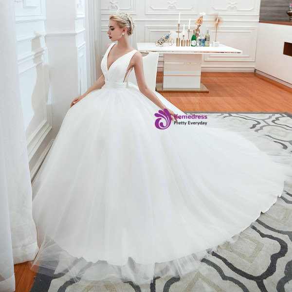 Graceful White Ball Gown V-neck Backles Tulle Pleats Floor Length Wedding Dress