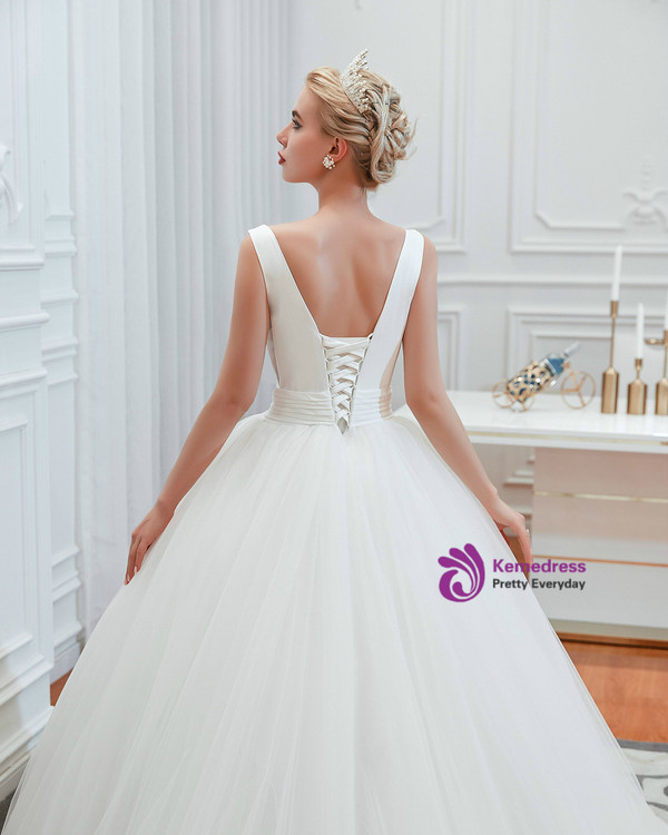 Graceful White Ball Gown V-neck Backles Tulle Pleats Floor Length Wedding Dress