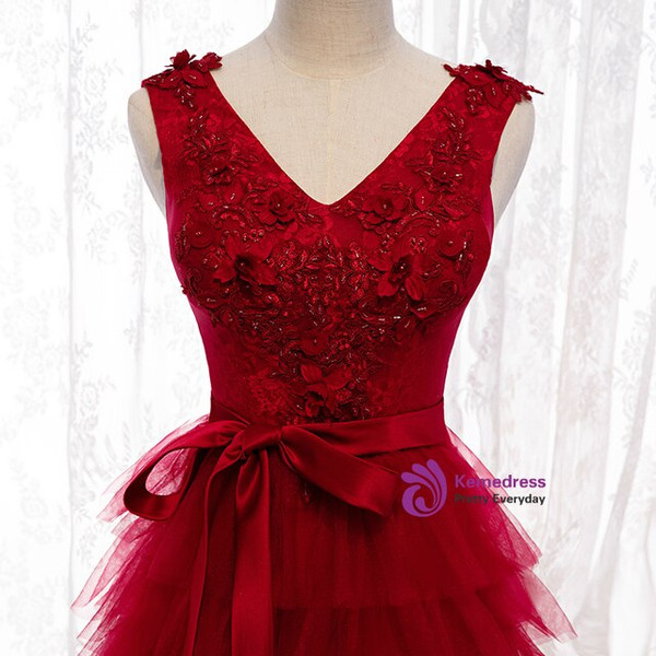 Wear a Classic Chic Burgundy Tulle Tiers Sleeveless Appliques Beading Long Prom Dress 2020