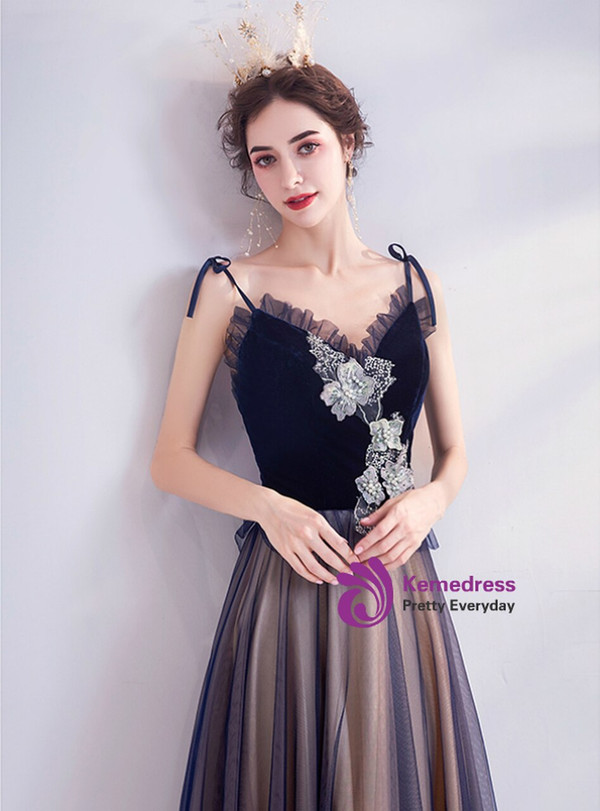 Queenly In Stock:Ship in 48 Hours Simple Dark Blue Tulle V-neck Appliques Prom Dress