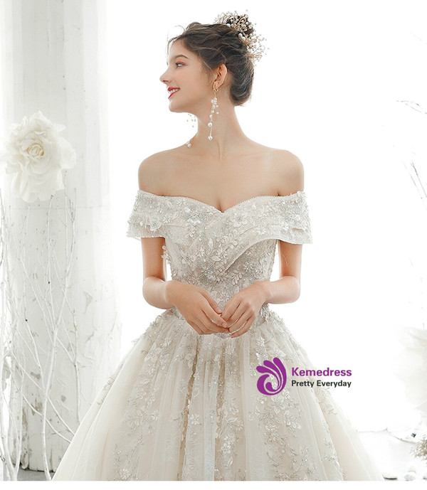 Luxurious Tulle Sequins Appliques Beading Wedding Dress With Train
