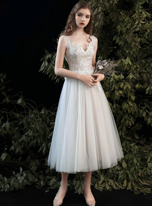 Sweet Cheap Champagne Tulle V-neck Appliques Short Beach Wedding Dress