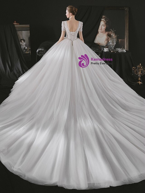 Flattering White Lace Appliques Beading Tulle V-neck Short Sleeve Wedding Dress