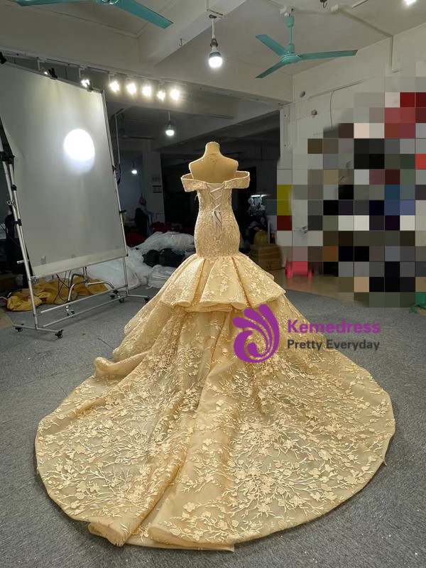 Champagne Mermaid Appliques Prom Dress With Train