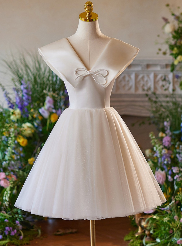 Champagne Tulle Sequins V-neck Homecoming Dress