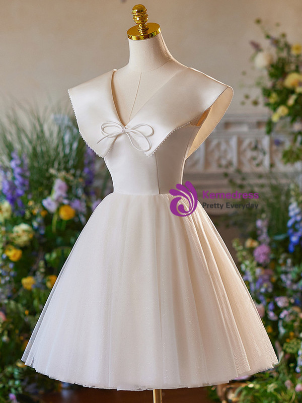 Champagne Tulle Sequins V-neck Homecoming Dress