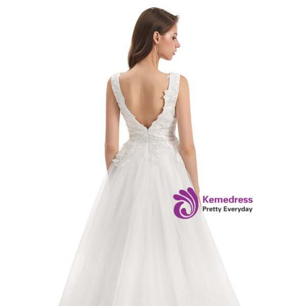 White Tulle V-neck Lace Appliques Beading Wedding Dress