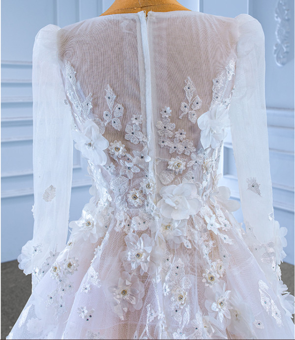 White Tulle V-neck Long Sleeve 3D Appliques Wedding Dress