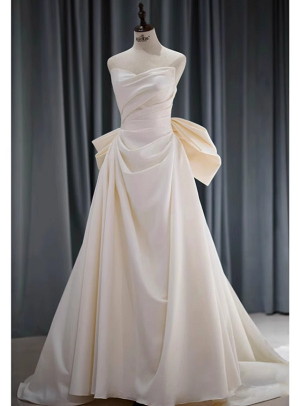 Ivort Satin Strapless Pleats Bow Wedding Dress