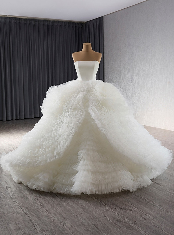 Vintage White Ball Gown Tulle Strapless Tiers Wedding Dress