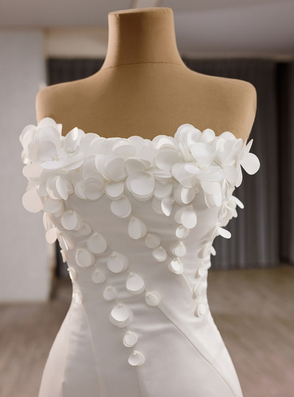 White Mermaid Satin Strapless Puff Sleeve Flower Wedding Dress