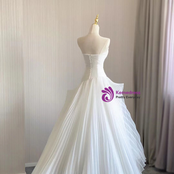 White Tulle Strapless Pleats Wedding Dress