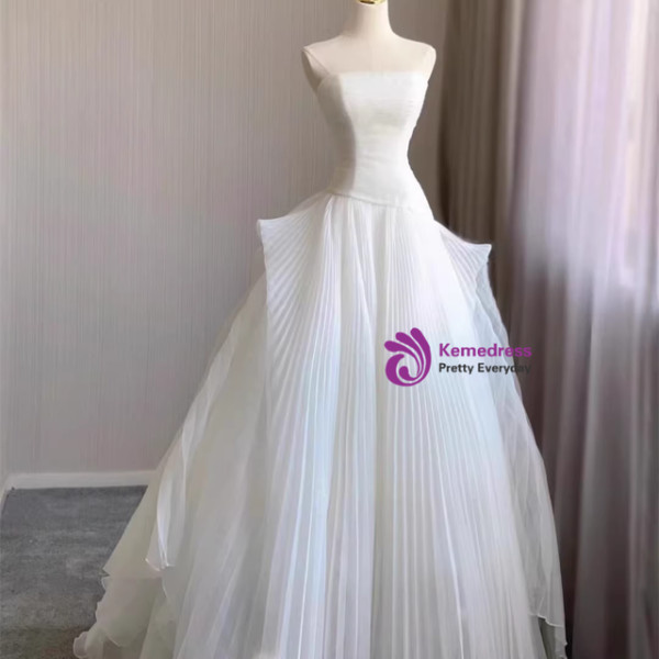 White Tulle Strapless Pleats Wedding Dress