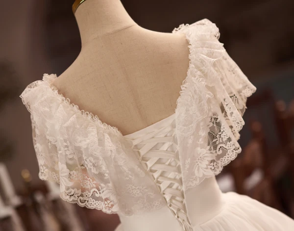 Vintage White Lace Tiers Homecoming DressVintage White Lace Tiers Homecoming Dress