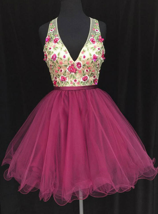 V-neck Sleeveless Appliqued Homecoming Dresses