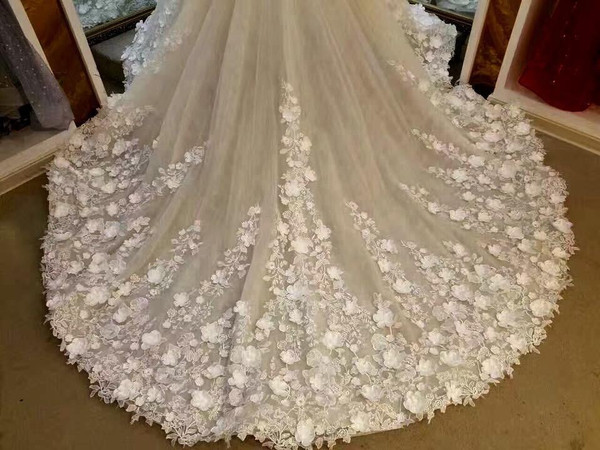 Cheap Wedding dresses Lace Appliqued And Flowers Wedding Dress