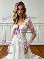 White Tulle V-neck Appliques Wedding Dress