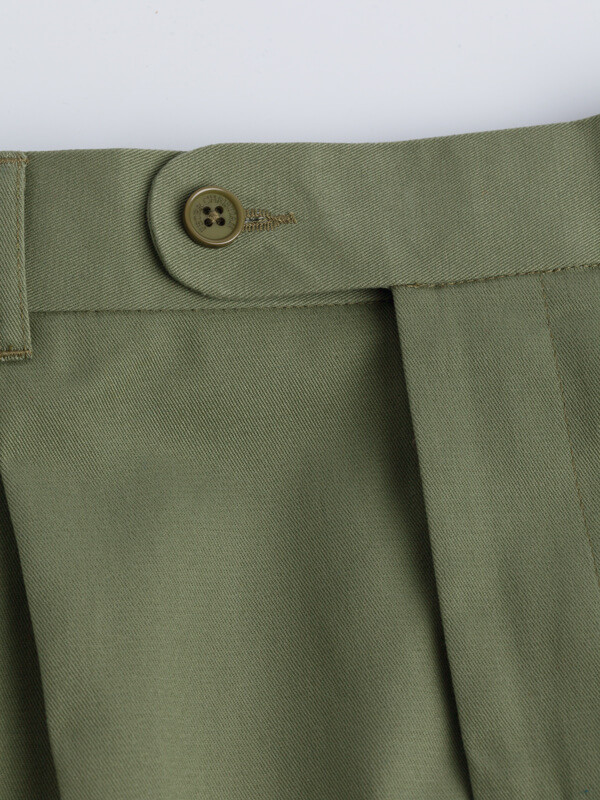 French bearer fly of Men's Green Cotton Pleated Dress Shorts
