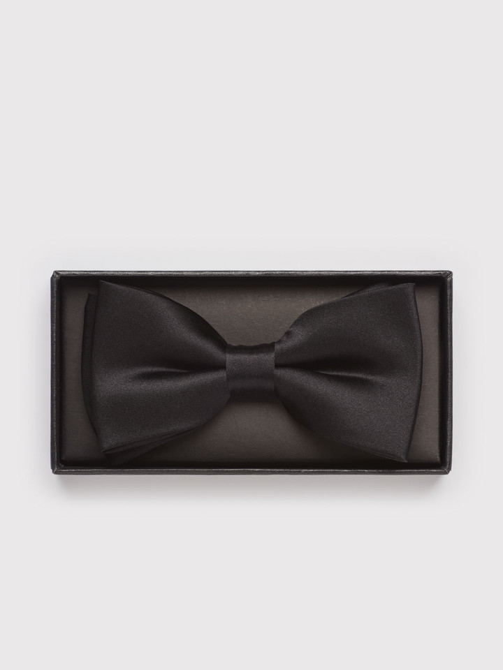 Black Pre-tied Plain Silk Bow Tie Boxed