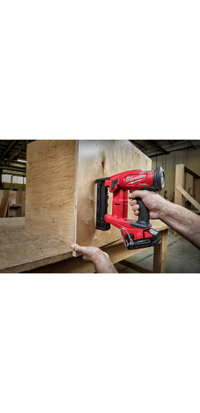 Milwaukee M18 FUEL 18GA 1/4" NARROW CROWN STAPLER KIT - 2749-21CT