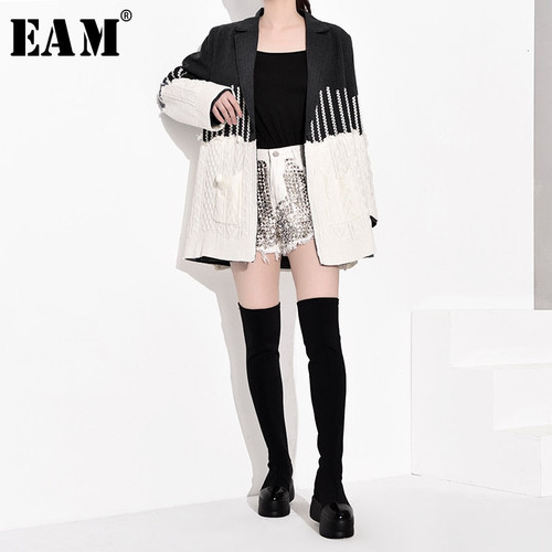 [EAM] Loose Fit Gray Cotrast Color Split Knitting Jacket New Lapel Long Sleeve Women Coat Fashion