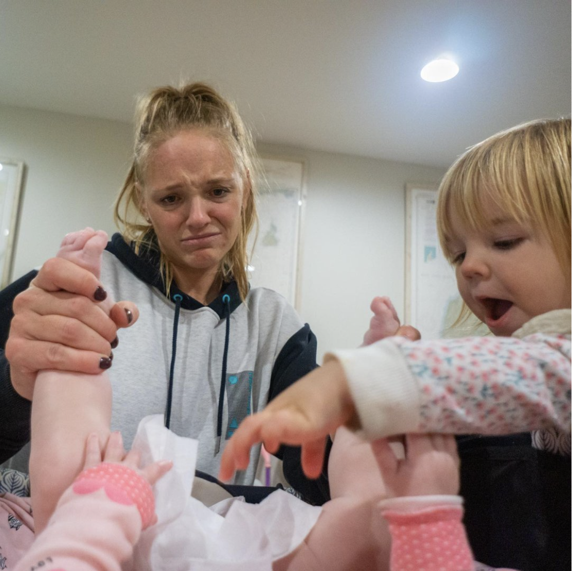 women disgusted face with daughter