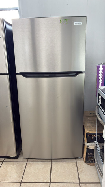 Frigidaire Top-Freezer Refrigerator